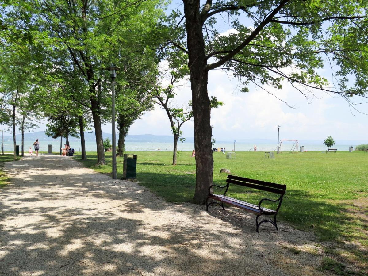 Holiday Home Bercsényi Balatonboglár Extérieur photo